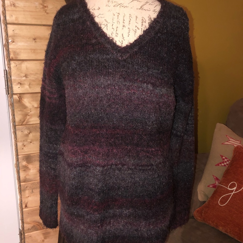 American Eagle V Neck Sweater